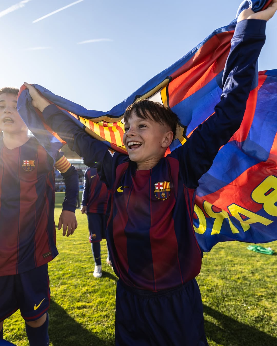 Train football Barcelona academy players training